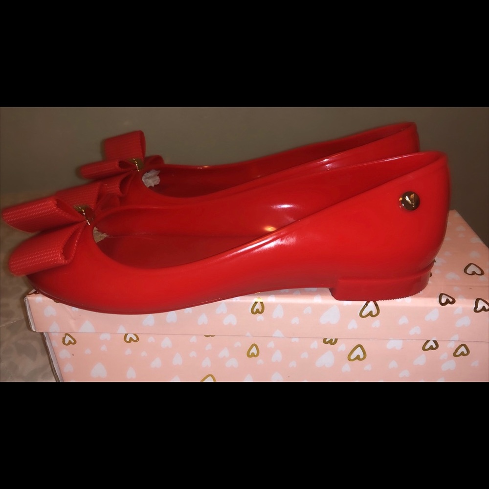 Red Flats - Picture 2 of 6